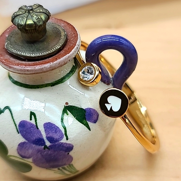 Kate Spade "SPOT THE SPADE โ ๏ธ " Gold Hinged Bangle w Inset Swarovski Crystal! - Picture 6 of 13